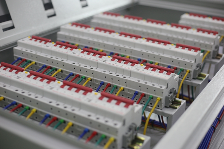 低压配电箱使用注意事项